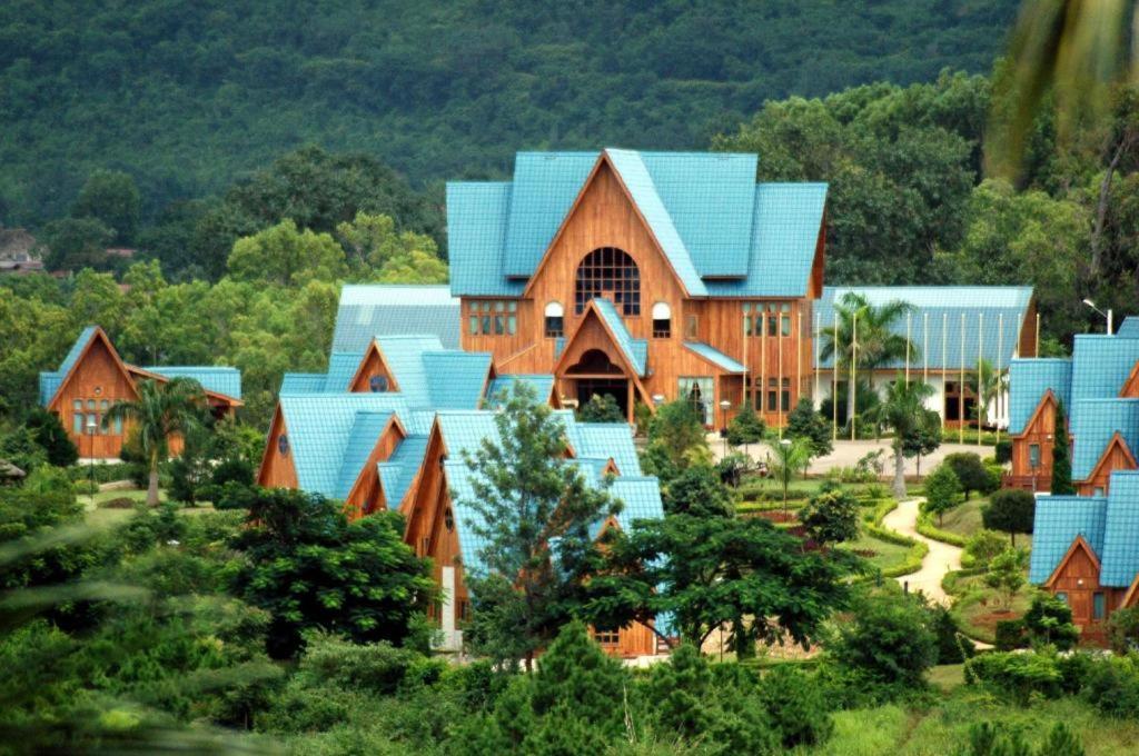 Aye Thar Yar Golf Resort Taunggyi Eksteriør billede